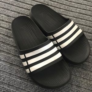 Adidas sandals size 2y